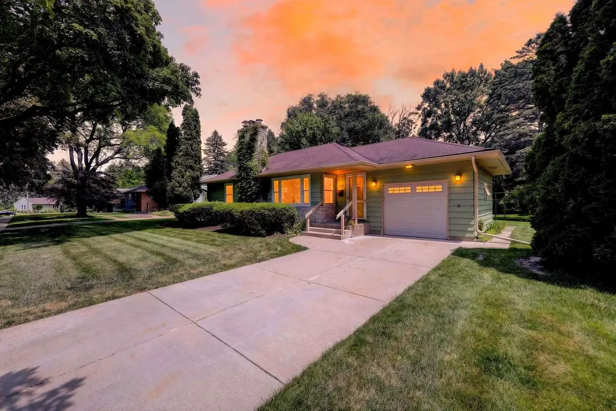 913 Mohican Pass, Madison, WI 53711 - #1