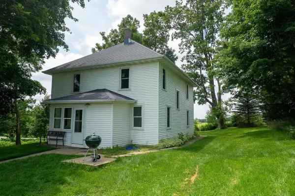 13338 Dobbs Road, Darlington, WI 53530