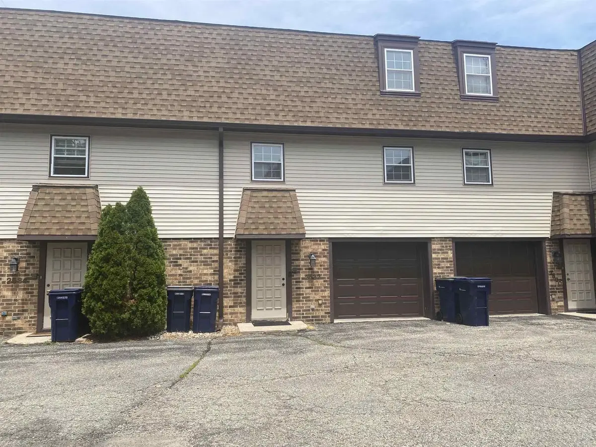 2532 W Memorial Drive, Janesville, WI 53548 - #1