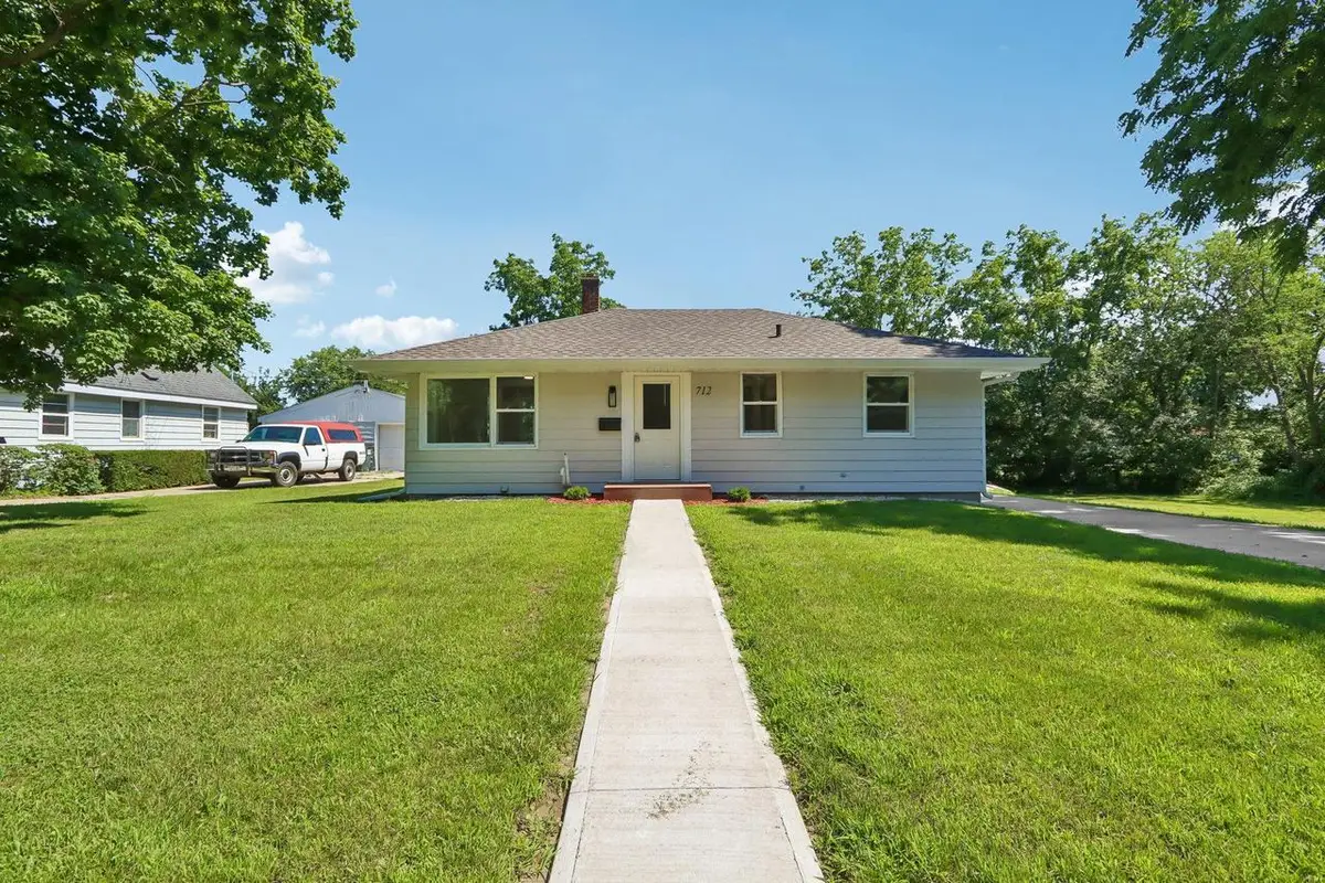 712 E Edgewater Street, Portage, WI 53901 - #1