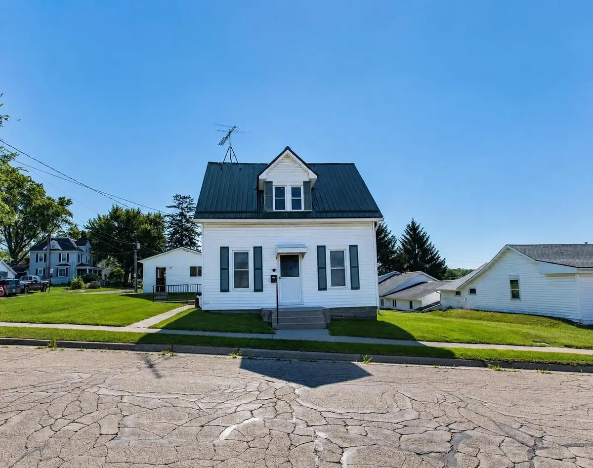 605 N Union Street, Dodgeville, WI 53533 - #1