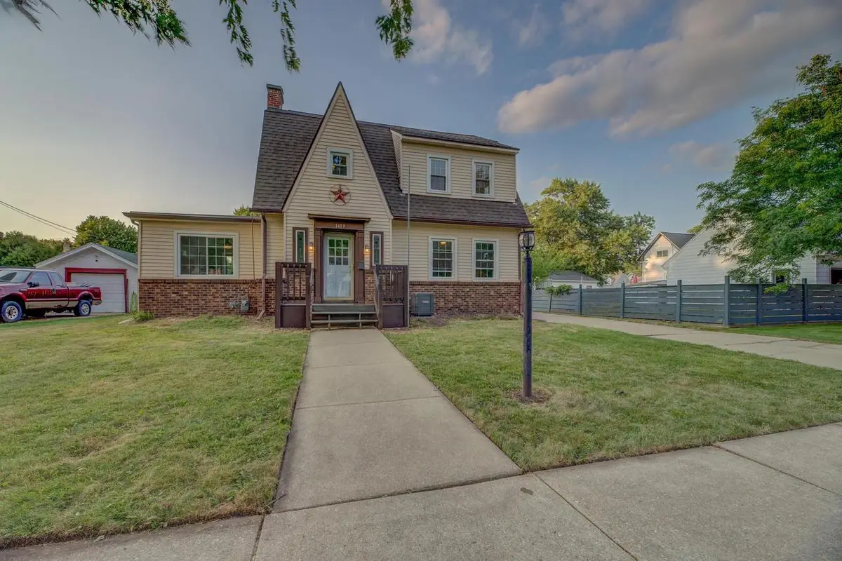 1419 St Lawrence Avenue, Janesville, WI 53545 - #1