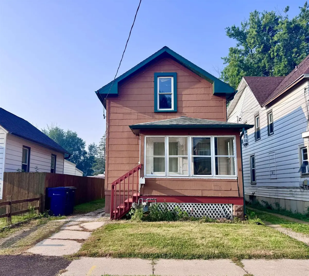 209 Riverside Street, Janesville, WI 53548 - #1