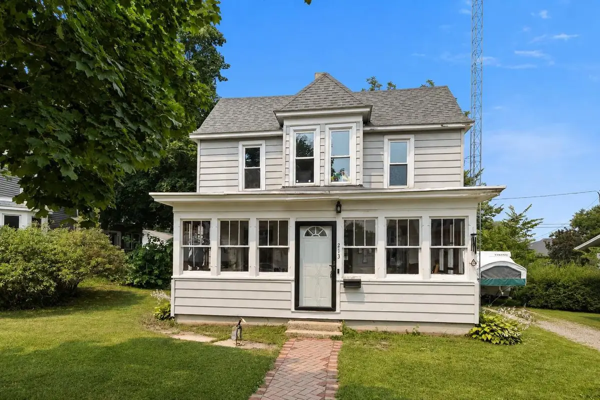 213 W Marion Street, Portage, WI 53901 - #1