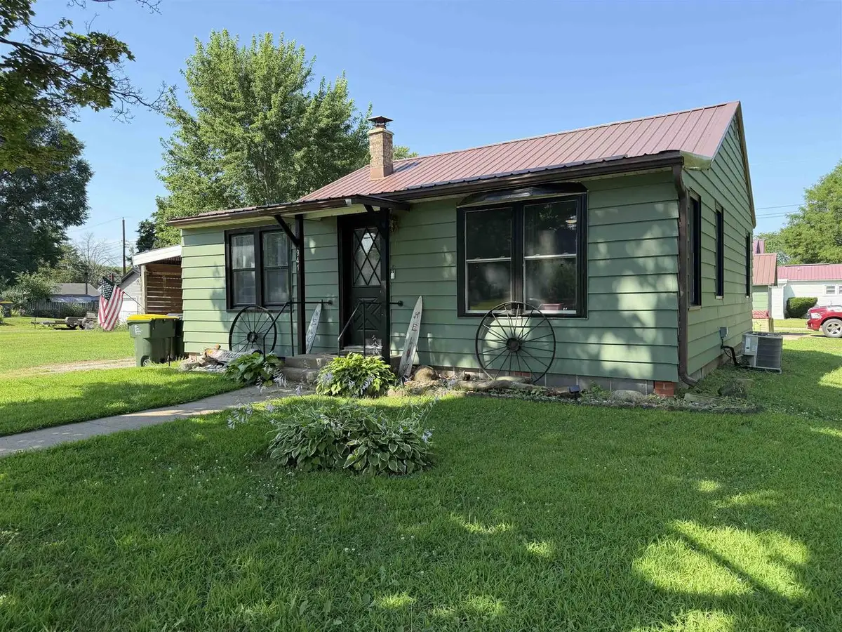 941 S 5th Street, Prairie Du Chien, WI 53821 - #1