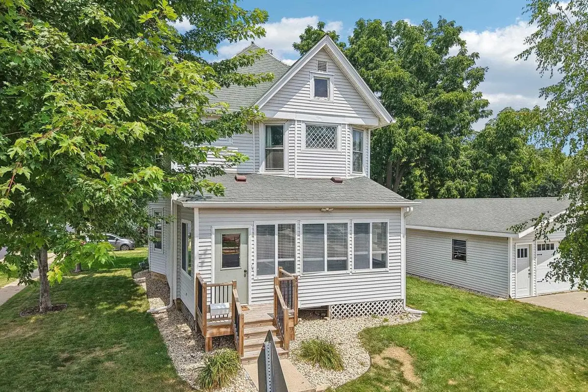 201 E 3rd Street, Waunakee, WI 53597 - #1