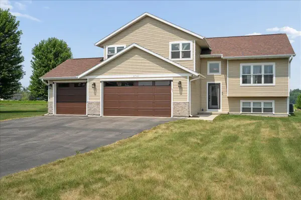N8745 Hannah Road, Belleville, WI 53508