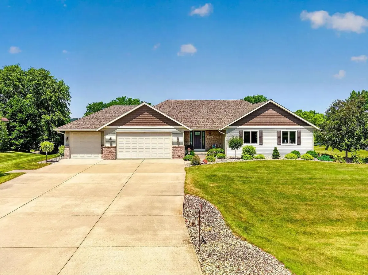 W14126 Crestview Drive, Prairie Du Sac, WI 53578 - #1