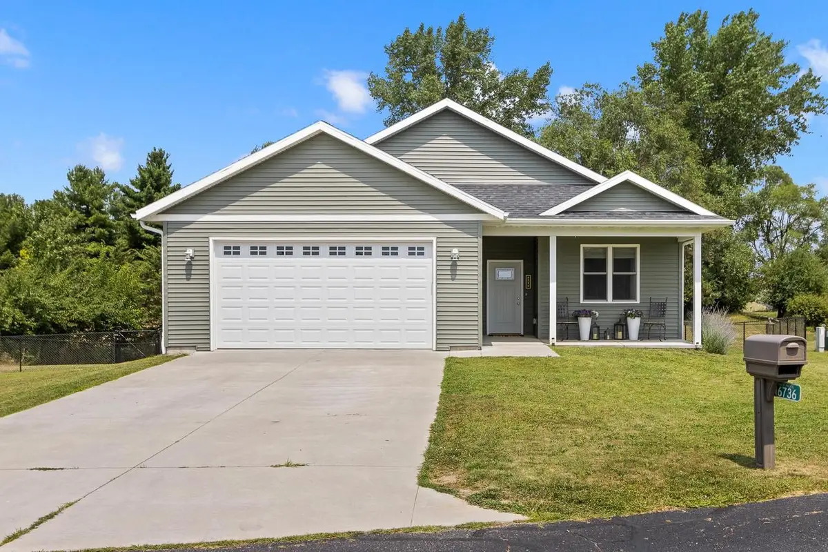N6736 Clover Lane, Pardeeville, WI 53954 - #1