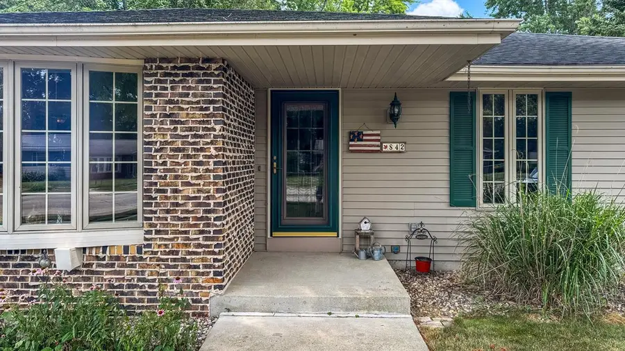 842 N Wright Road, Janesville, WI 53546 - #3