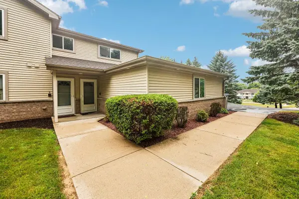842 Evergreen Drive #1, Hartford, WI 53027