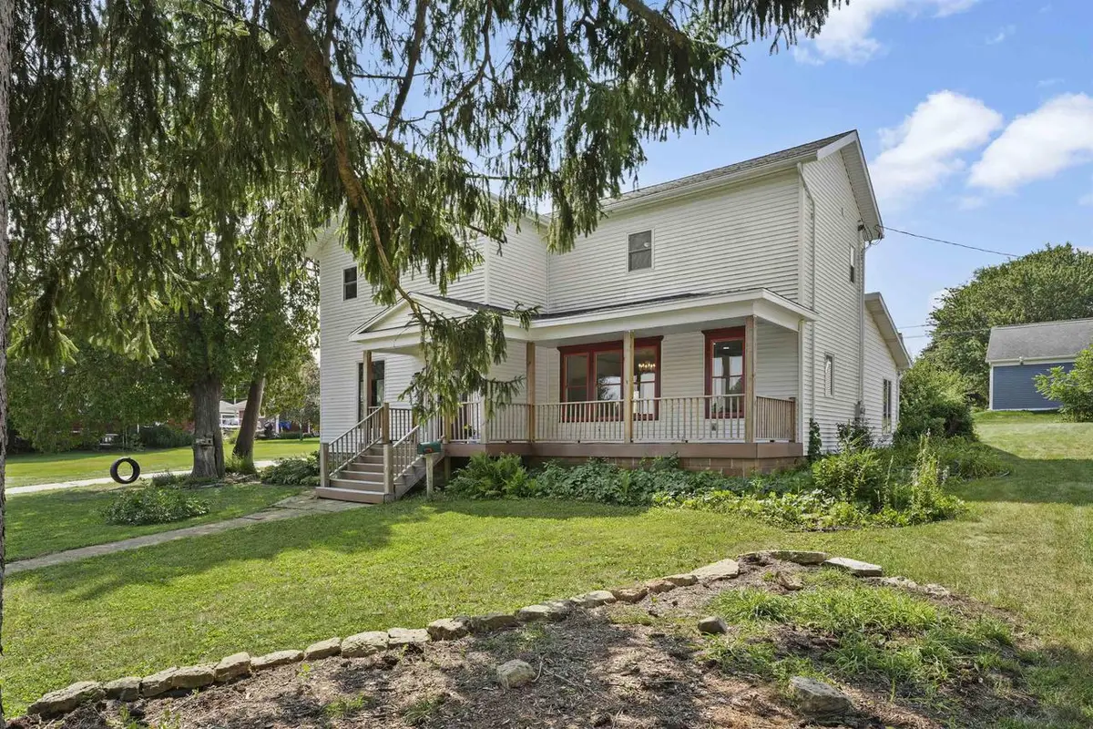 209 W Walnut Street, Dodgeville, WI 53533 - #1