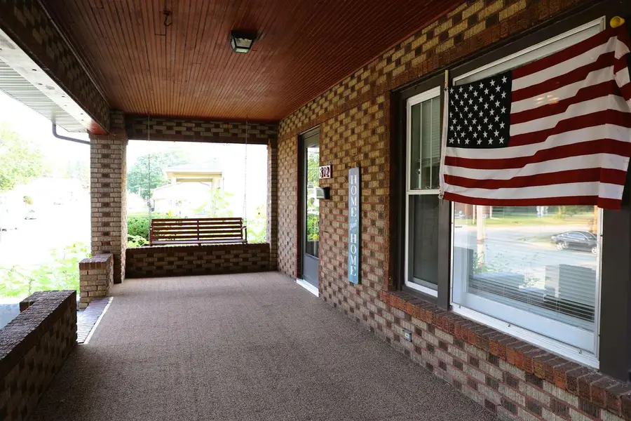 812 S Locust Avenue, Freeport, IL 61032 - #2