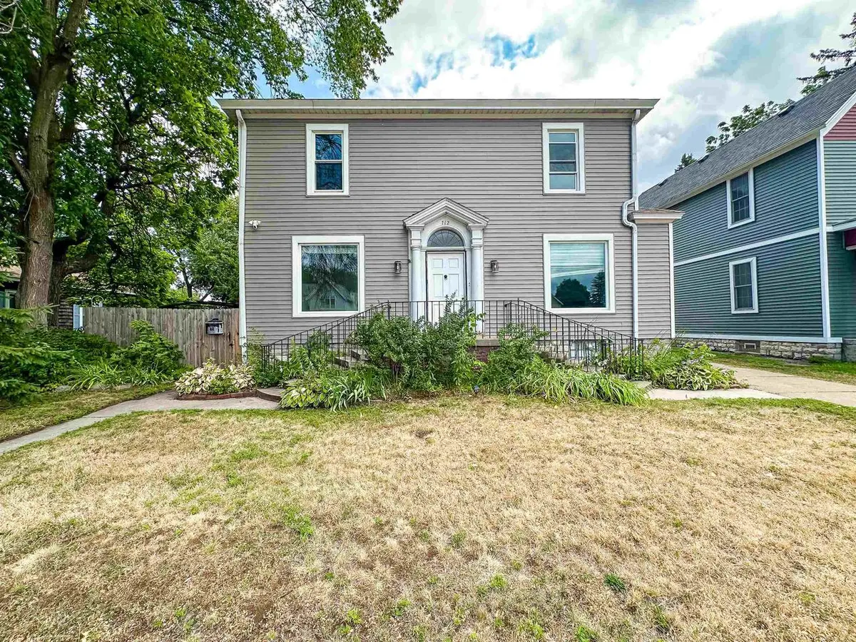 712 Marinette Avenue, Marinette, WI 54143 - #1