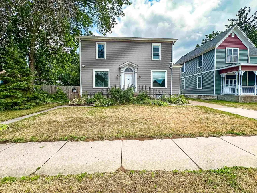 712 Marinette Avenue, Marinette, WI 54143 - #2