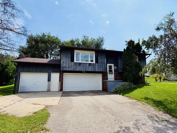 2210 Ridgeway Road, Monroe, WI 53566