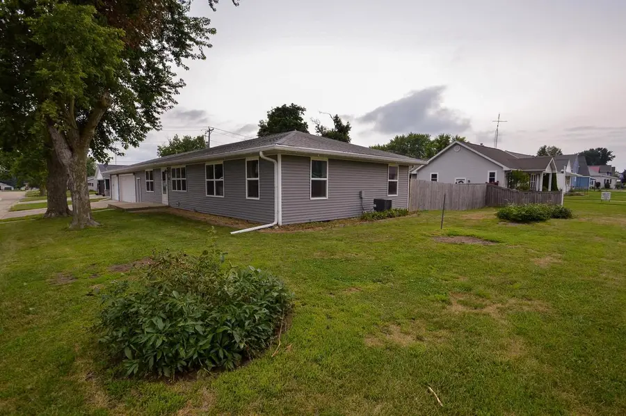 205 W Kelly Street, Cuba City, WI 53807 - #3