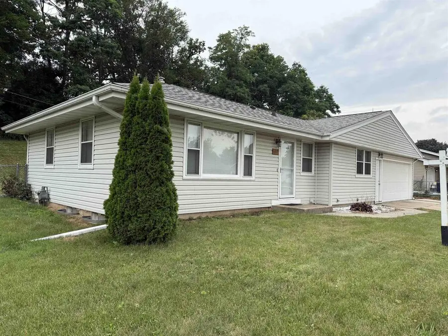 1117 N Grant Avenue, Janesville, WI 53548 - #2
