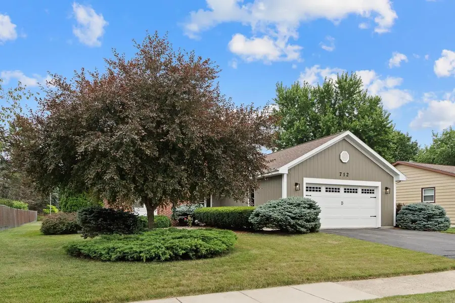 712 N Wuthering Hills Drive, Janesville, WI 53546 - #3