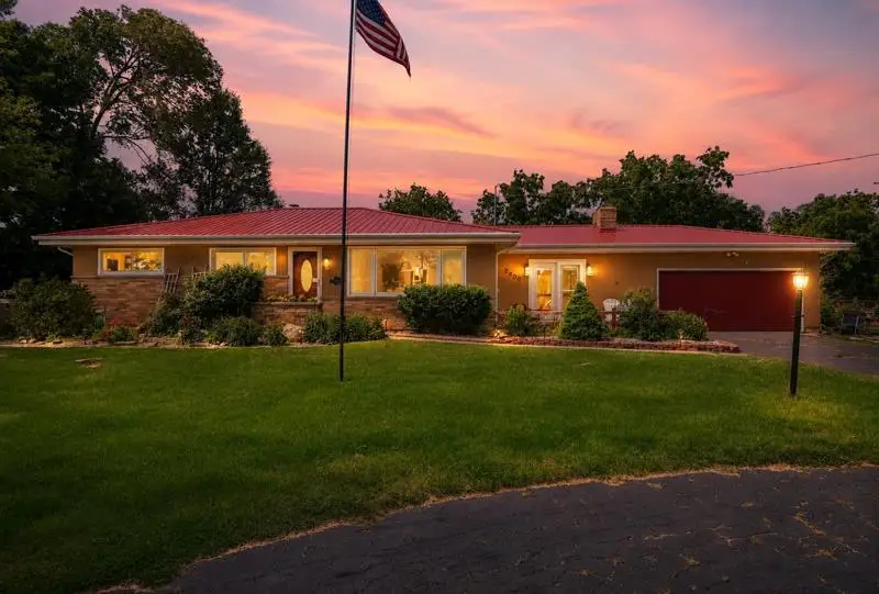 2400 W Avalon Road, Janesville, WI 53546 - #1