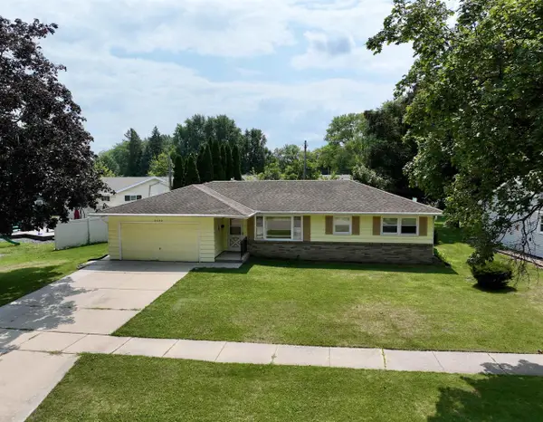 2122 N Hawthorne Park Drive, Janesville, WI 53545