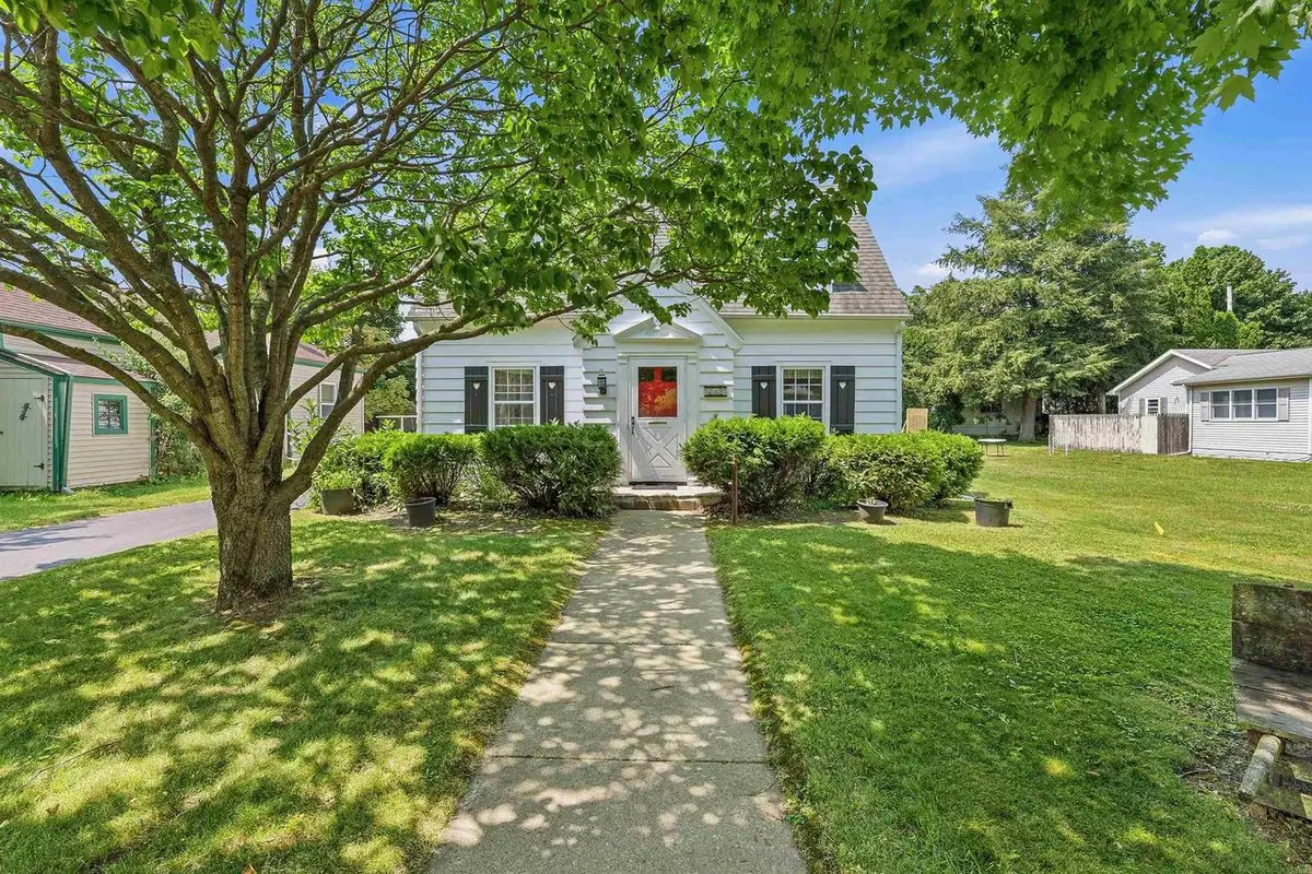 742 Lincoln Street, Ripon, WI 54971 - #1