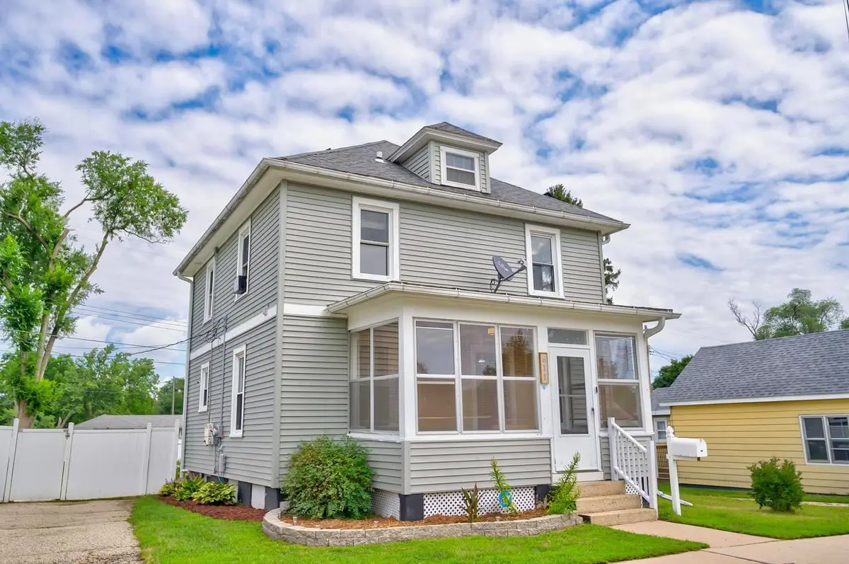 811 W Franklin Street, Portage, WI 53901 - #1