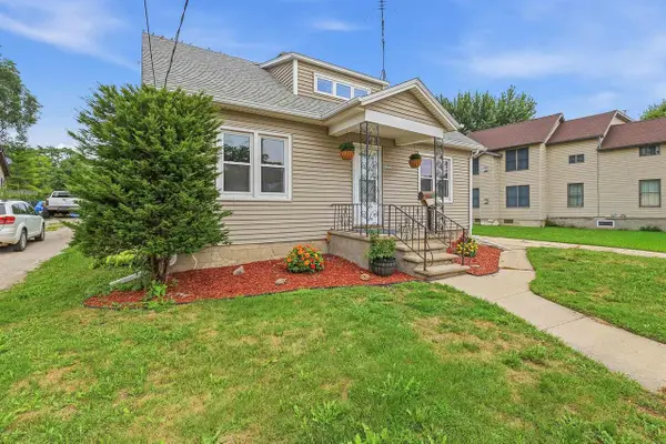 122 E Davis Street, Beaver Dam, WI 53916