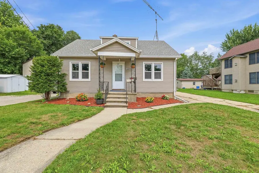 122 E Davis Street, Beaver Dam, WI 53916 - #3