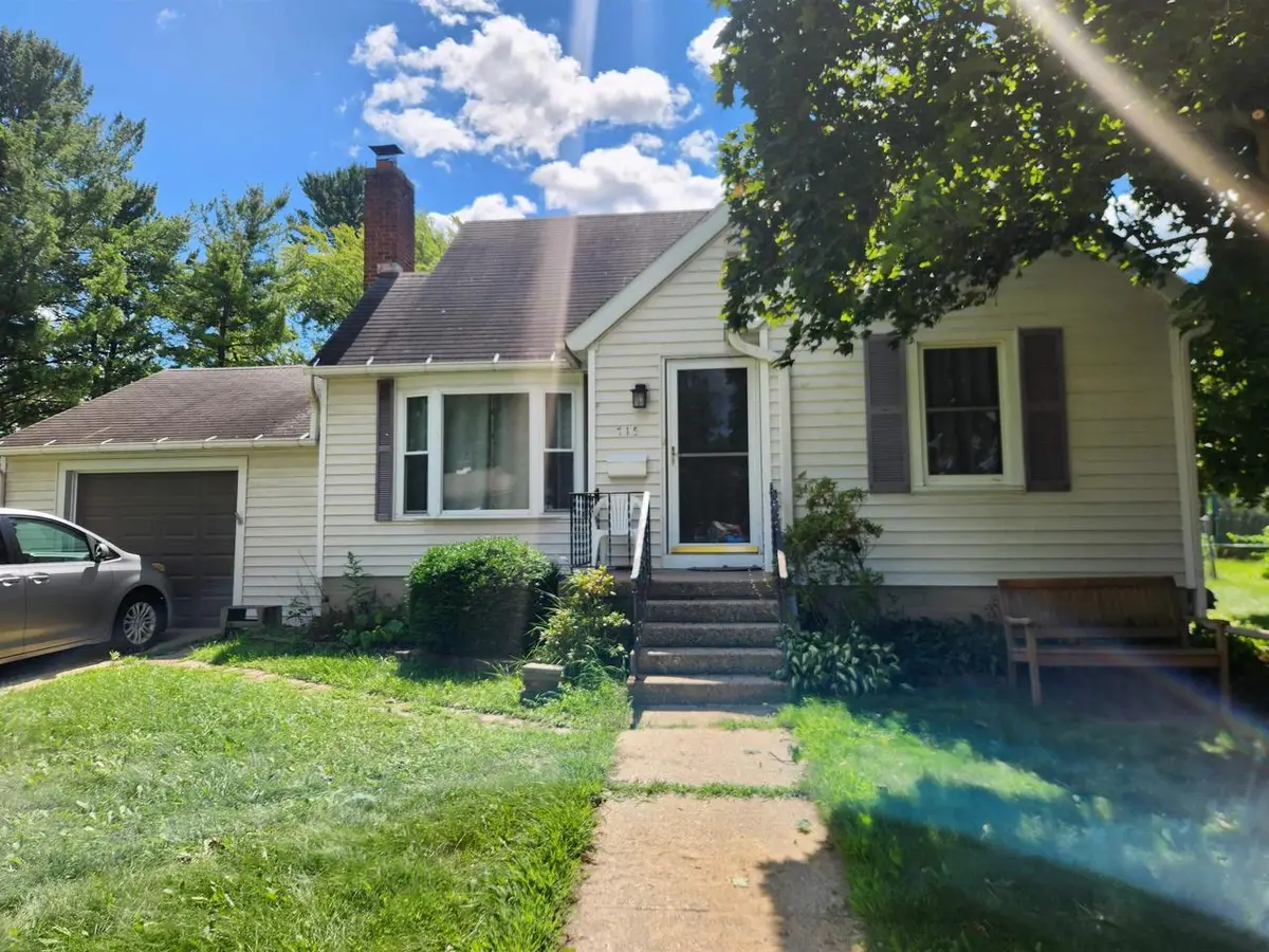 715 9th Avenue, Baraboo, WI 53913 - #1