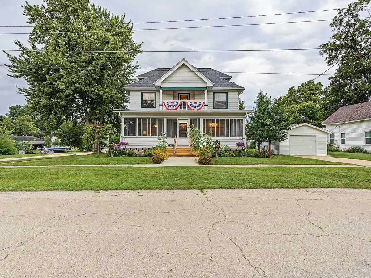 807 E 3rd Avenue, Brodhead, WI 53520 - #1