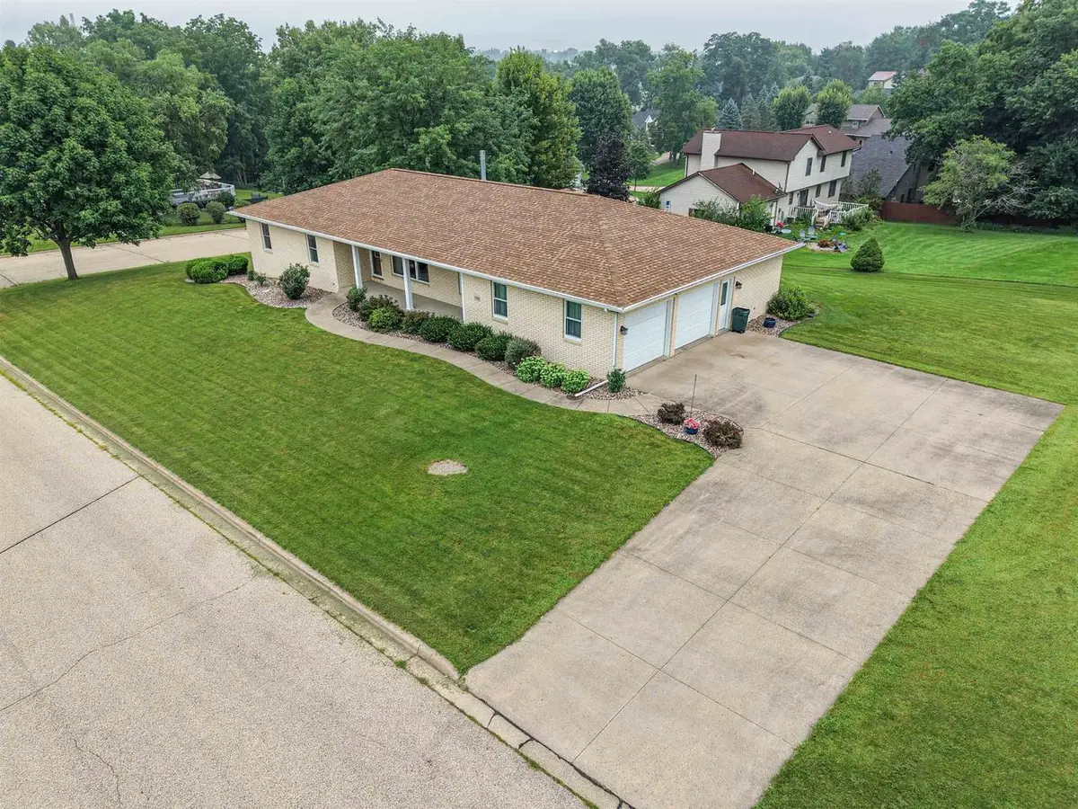 590 Pioneer Road, Platteville, WI 53818 - #1