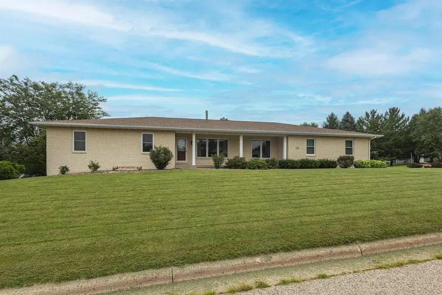 590 Pioneer Road, Platteville, WI 53818 - #2