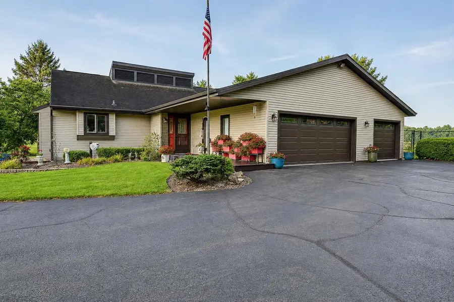5837 N Valley Drive, Milton, WI 53563 - #2