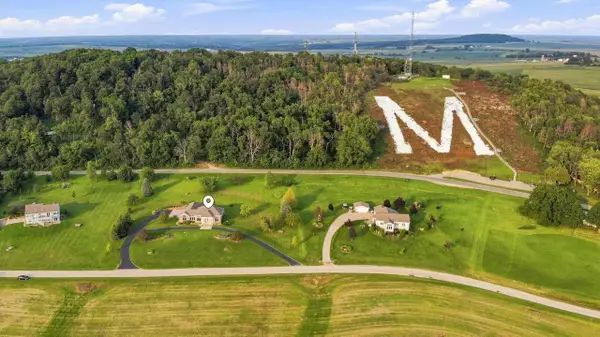 18860 Pleasant View Lane, Platteville, WI 53818