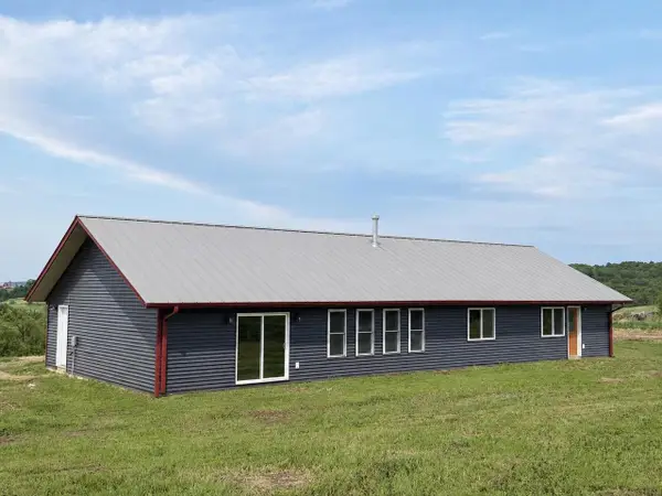 W10864 Santas Loop Road, Wonewoc, WI 53968