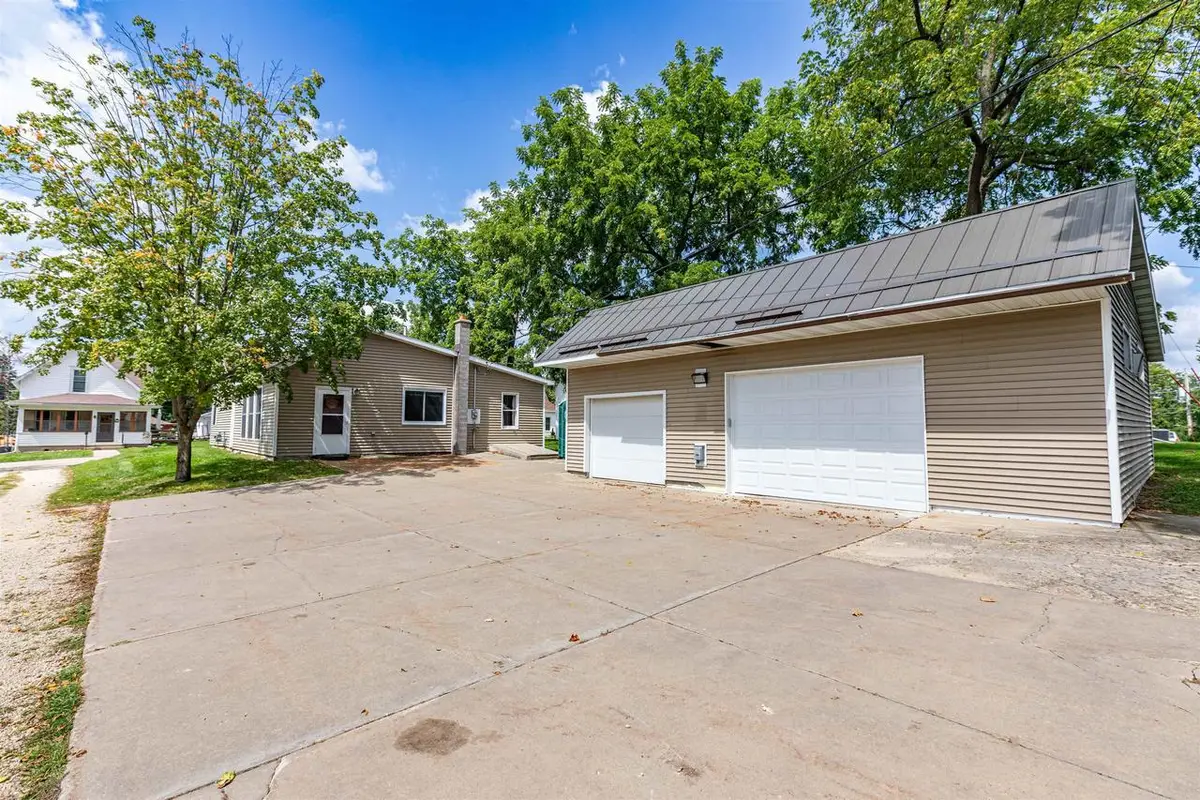109 N Rogers Street, Dodgeville, WI 53533 - #1
