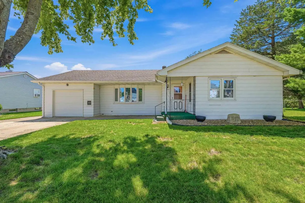 520 Park Street, Juneau, WI 53039 - #1
