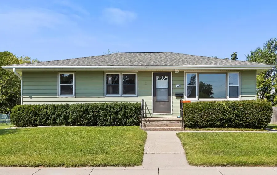 221 Washington Street, Portage, WI 53901 - #2