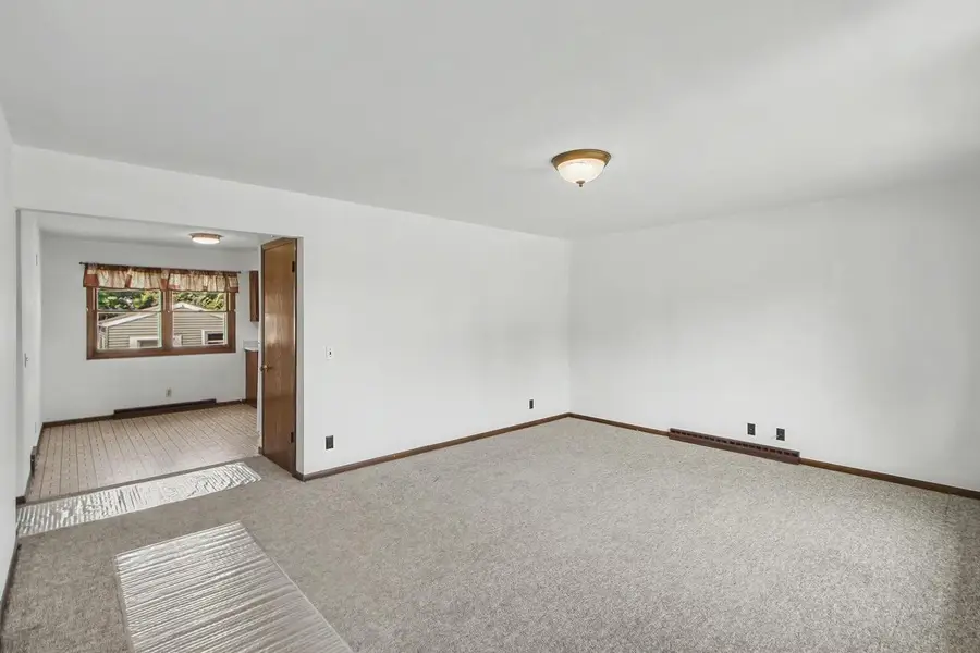221 Washington Street, Portage, WI 53901 - #3