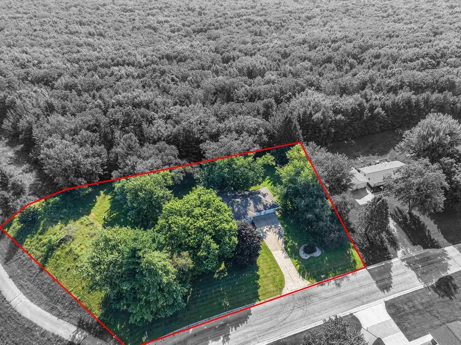 5644 Major Lane, Platteville, WI 53818 - #2