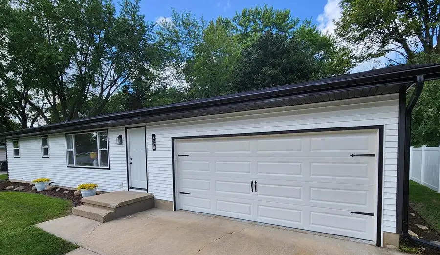430 Woodview Drive, Sun Prairie, WI 53590 - #2