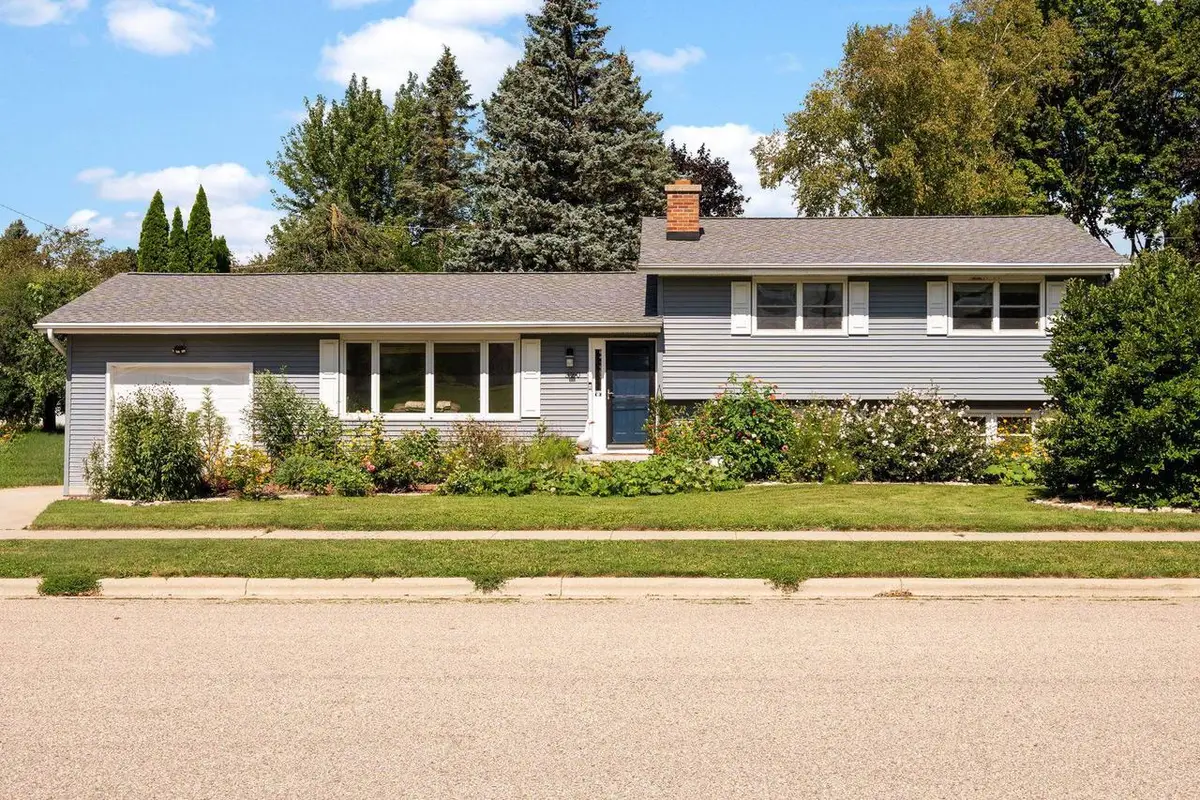 320 W Elm Street, Sun Prairie, WI 53590 - #1