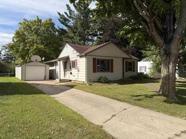 44 West Street, Clintonville, WI 54929