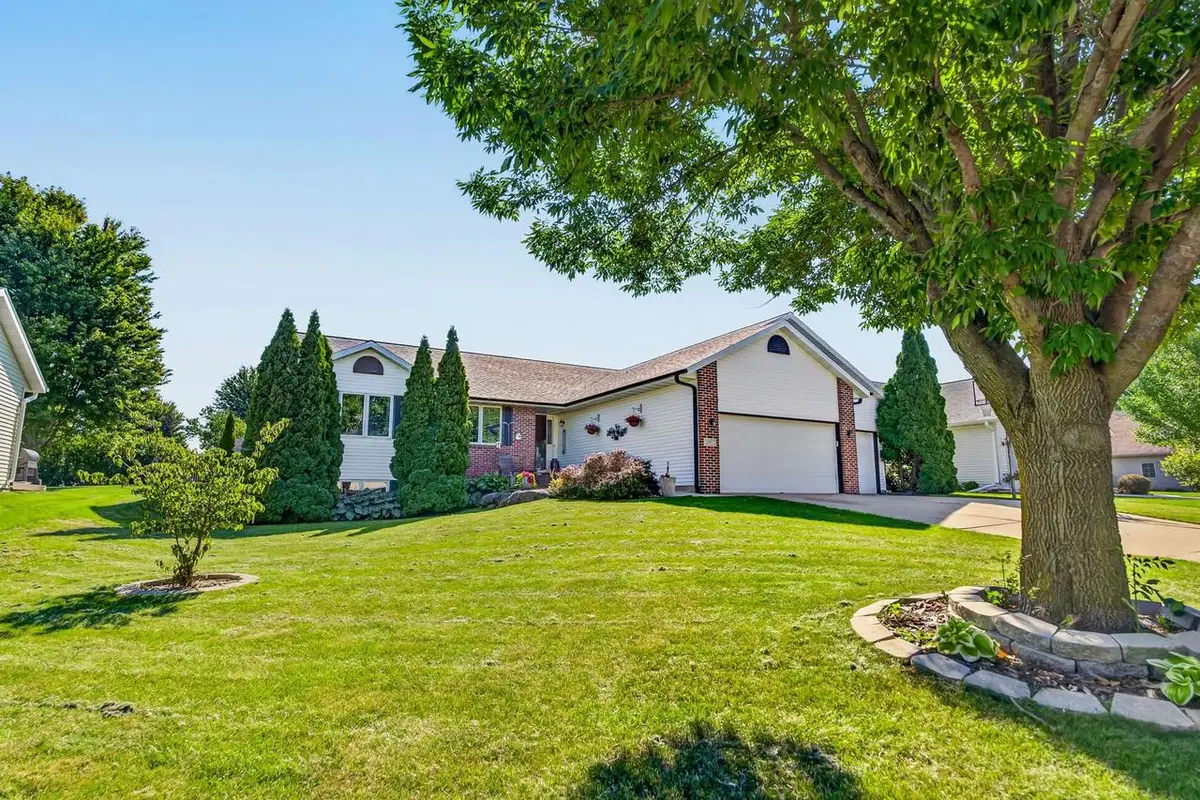1357 Overlook Pass, Sun Prairie, WI 53590 - #1