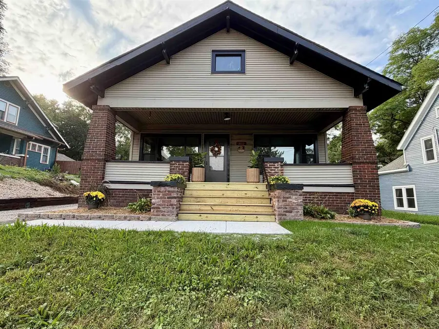 310 E Centerway, Janesville, WI 53545 - #2