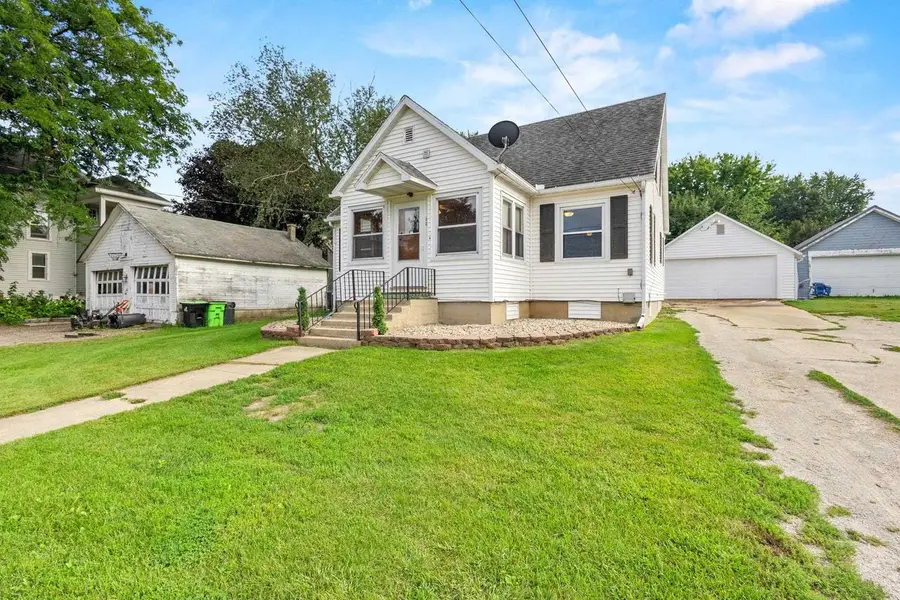 60 W Manchester Street, Markesan, WI 53946 - #3