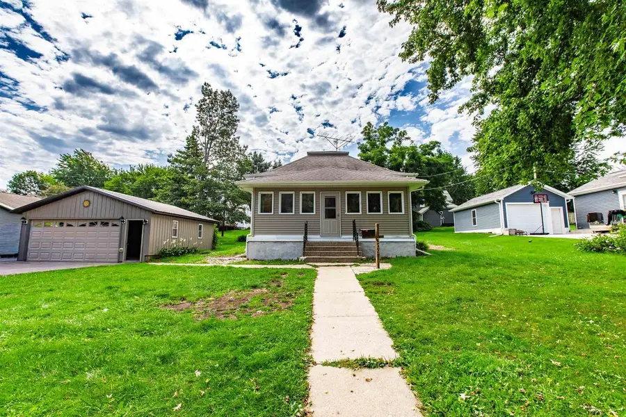 309 E Chapel Street, Dodgeville, WI 53533 - #3