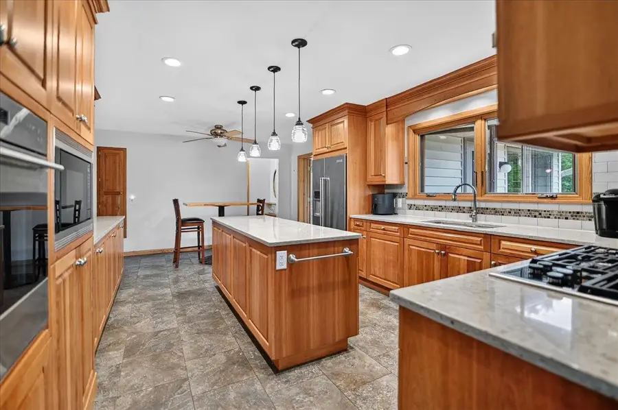 6514 Mendota Avenue, Middleton, WI 53562 - #3