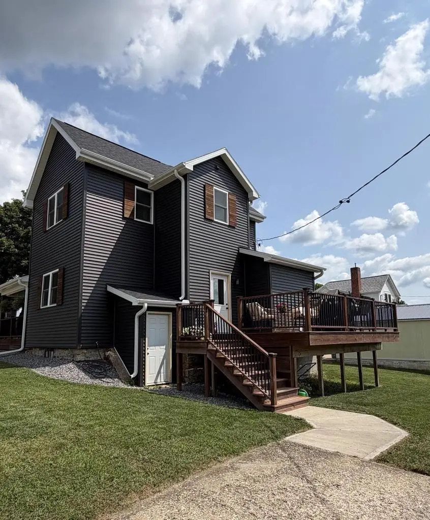 329 W Fountain Street, Dodgeville, WI 53533 - #3